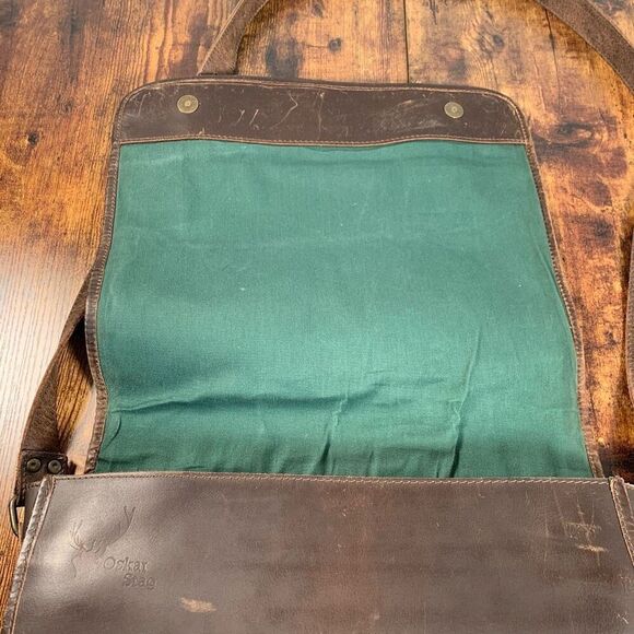Businesstaschen von Oskar Stag Dark Brown Leather Laptop Messenger Bag - Picture 4 of 8